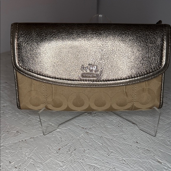 Coach Handbags - Coach EUC gorgeous, Anne and gold optic wallet, outside back zipper compartment